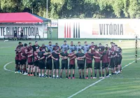 Recuperados, meias podem ser opções no Vitória para pegar o Flamengo