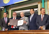 Jurista Roberto Rosas recebe Medalha Thomé de Souza da Câmara de Salvador imagem