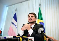 Senador é alvo da PF e terá que usar tornozeleira eletrônica imagem
