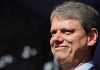Tarcísio defende mudança de rumos e sugere ‘trocar o piloto’ do Brasil