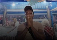 Turista africano prova acarajé na Bahia e reconhece prato da Nigéria imagem