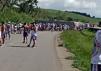 VÍDEO: ônibus da Bamor capota na estrada a caminho do Recife imagem