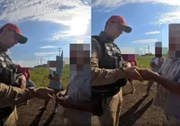 Vídeo: caminhoneiro é preso ao tentar subornar policiais com R$ 70