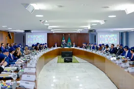 Lula sela reforma ministerial e 16 nomes deixam governo para eleições - Imagem