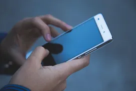 Tempo de tela: qual o máximo que uma criança pode ficar no celular - Imagem