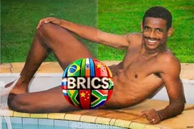 "Vampetaço": brasileiros enviam nude de ex-jogador em protesto contra Trump - Imagem