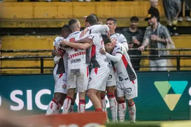 Vitória busca fim de jejum fora de casa no Brasileirão - Imagem