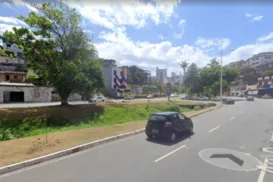 Homem troca tiros com a PM e se rende após horas escondido em esgoto - Imagem
