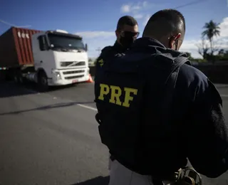 Acidente com micro-ônibus da Sesab deixa cinco feridos em Simões Filho