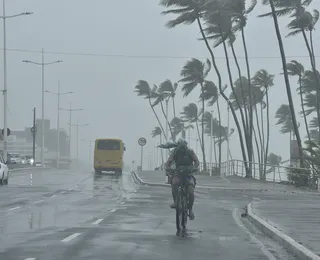 Chuvas fortes colocam 54 cidades da Bahia em alerta nesta sexta-feira