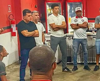 Após cobrar elenco, TUI se reúne com diretoria do Vitória: "Atitude"