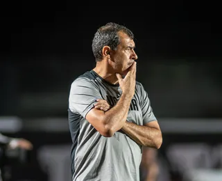 Após goleada, Vitória anuncia demissão do técnico Fábio Carille