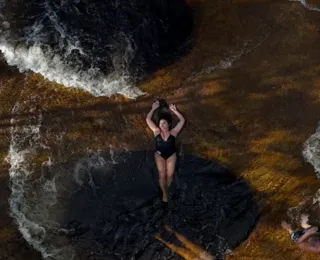 'Banheiras' naturais de 5 milhões de anos atraem turistas na Amazônia