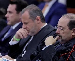 Defesa de Bolsonaro nega atentado contra democracia