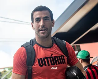 Cáceres sente a coxa e sai de campo no primeiro tempo com o Palmeiras