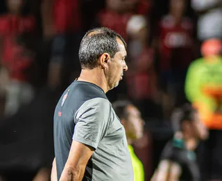 Carille clama por evolução física no Vitória e aponta urgência no DM