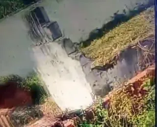 Cemitério de cidade baiana tem caixões expostos em meio a matagal