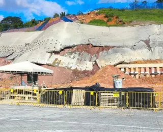 Contenção de terreno do Mercado Livre desaba em Simões Filho
