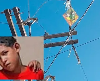 Criança morre eletrocutada ao tentar resgatar pipa em poste