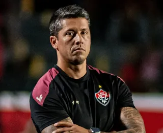 Demitido, Thiago Carpini pode enfrentar o Vitória na Série A; entenda