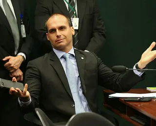 Eduardo chama de 'conversas normais entre pai e filho' xingamentos a Bolsonaro