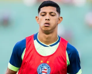 Erick Pulga recebe terceiro amarelo e desfalca o Bahia contra o Santos