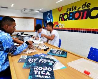 Formação em robótica qualifica professores de 22 escolas na Bahia