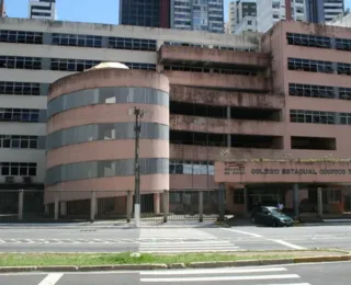 Governo da Bahia suspende leilão do Colégio Odorico Tavares
