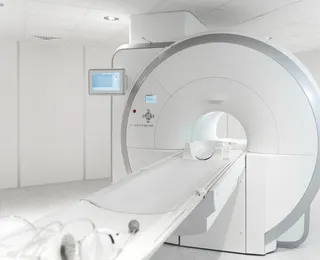 Homem morre ao ser puxado por máquina de ressonância magnética