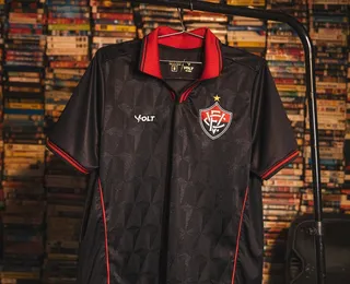 Inspirado nos anos 90, Vitória lança novo terceiro uniforme