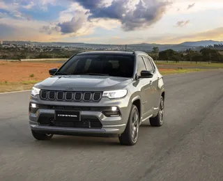 Jeep Compass 2026 chega com até R$ 20 mil de desconto e mais tecnologia