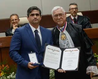 Justiça do Trabalho reconhece legado de A TARDE com honraria máxima