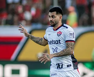 Lateral que pertence ao Vitória recebe proposta da Europa; saiba quem