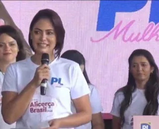 Michelle Bolsonaro choraminga em evento do PL: "Galego está em casa"