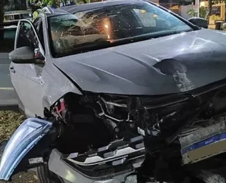 Motorista foge de blitz e invade praça na Pituba; veja vídeo