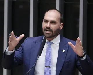Pedidos de cassação contra Eduardo Bolsonaro ganham força após ameaças