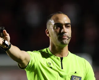 Pênalti marcado contra o Vitória gera polêmica; reveja o lance