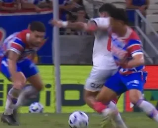 Pênalti? Cauly cai na área nos acréscimos de Bahia x Fortaleza; veja - Imagem