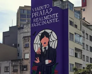 Prefeitura aplica multa de R$ 190 mil em prédio com mural de Wandinha