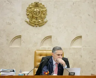 Presidente do STF ignora crise dos vistos e é flagrado no forró