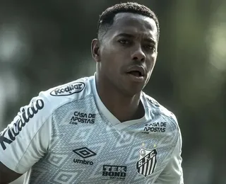 Estupradores x Assassinos: Robinho vira estrela de time de futebol na prisão