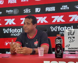 Técnico interino do Vitória promete reação com uso de jovens da base