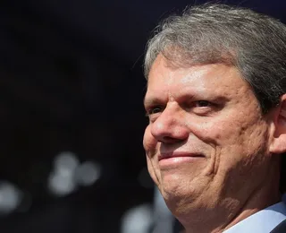 Tarcísio defende mudança de rumos e sugere ‘trocar o piloto’ do Brasil