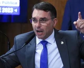 Tudo ou nada? Flávio Bolsonaro pede impeachment de Moraes