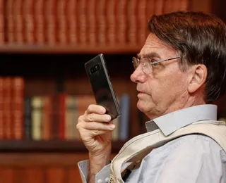 Urgente! Preso, Bolsonaro tem celular apreendido pela PF