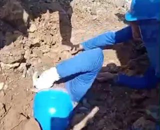 Vídeo mostra operação para resgatar trabalhador soterrado em Itabuna