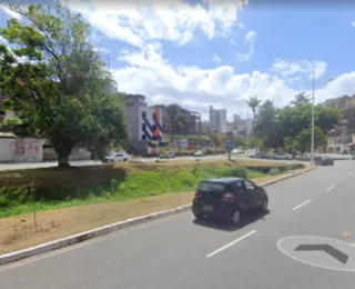 Homem troca tiros com a PM e se rende após horas escondido em esgoto