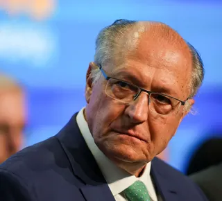 Produtos brasileiros recebem ‘alívio’ de tarifaço, anuncia Alckmin - Imagem