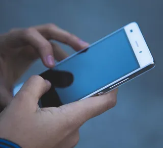 Tempo de tela: qual o máximo que uma criança pode ficar no celular - Imagem