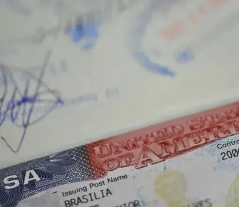 Governo dos EUA deve revogar vistos de quem pediu asilo; entenda